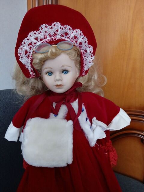poup�e porcelaine 41cm 
en tr�s bon �tat 10 Le Coudray (28)