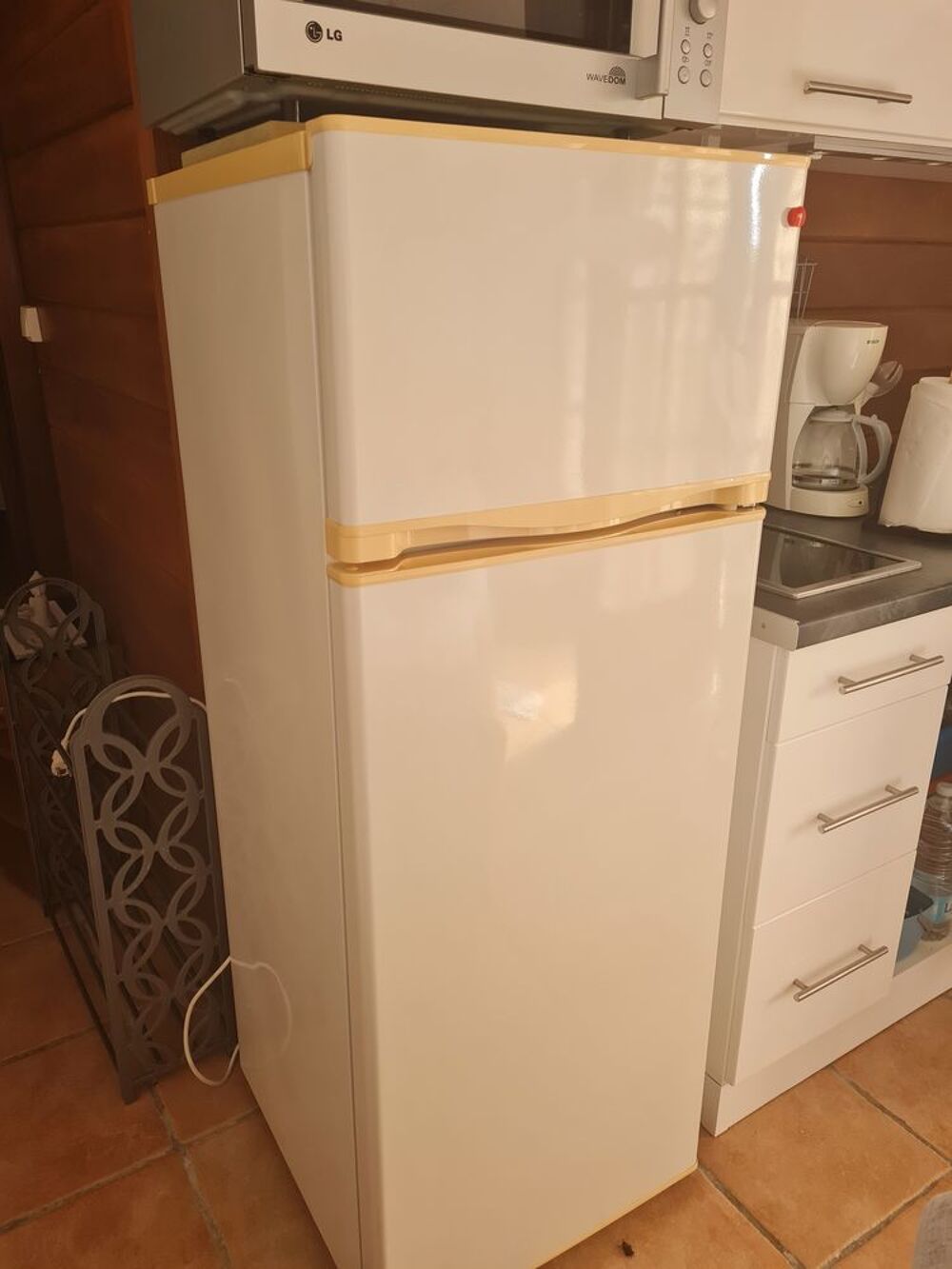 r&eacute;frig&eacute;rateur fortex
142 cm de hauteur
54 cm de largeur Electroménager