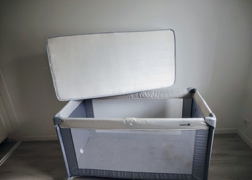 Lit parapluie plus matelas Mobilier enfants