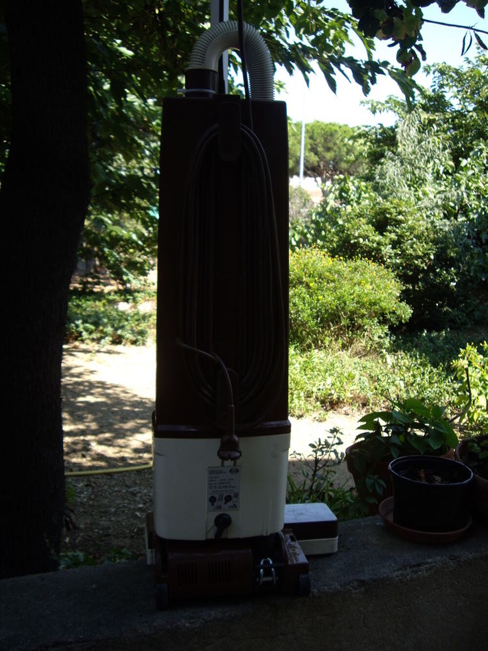 aspirateur brosseur Electroménager