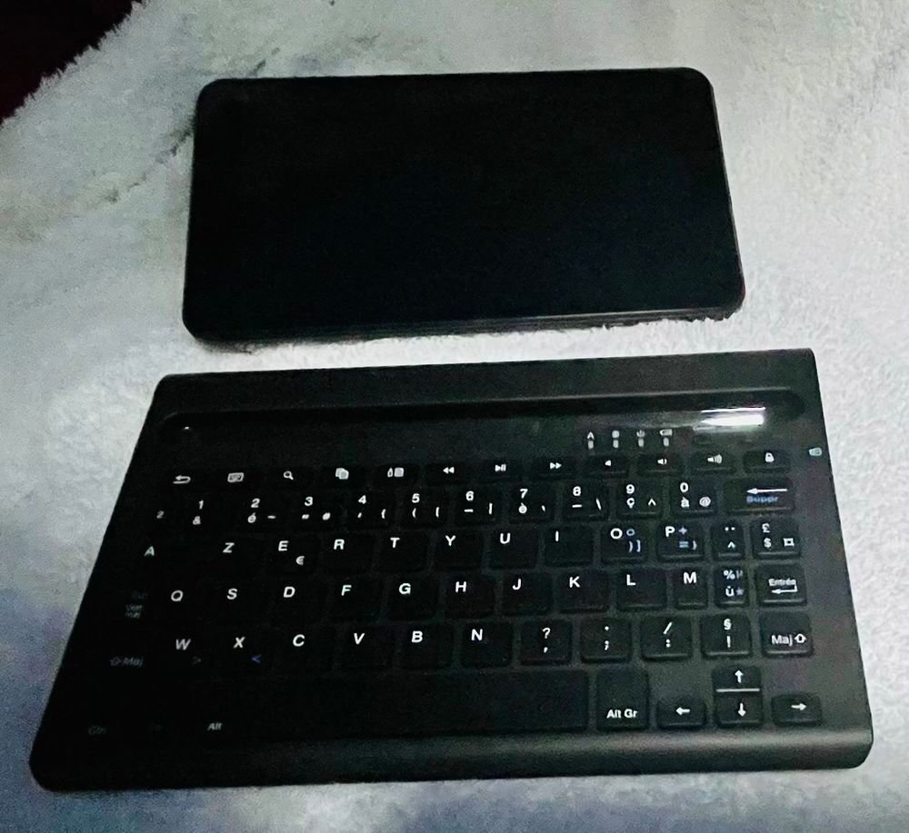 Tablette , avec clavier Téléphones et tablettes