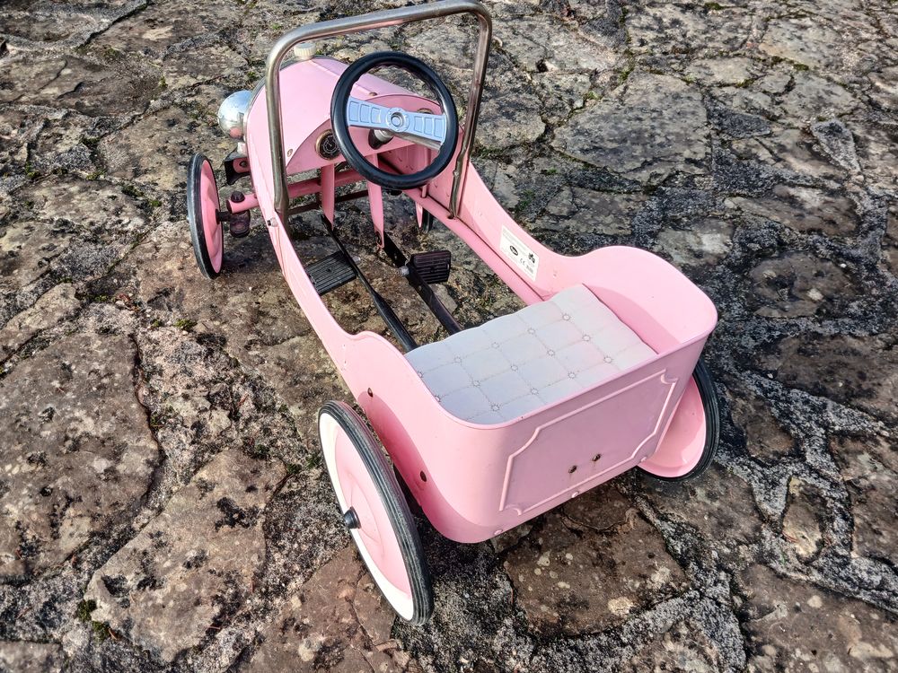 VOITURE &agrave; p&eacute;dales Jeux / jouets