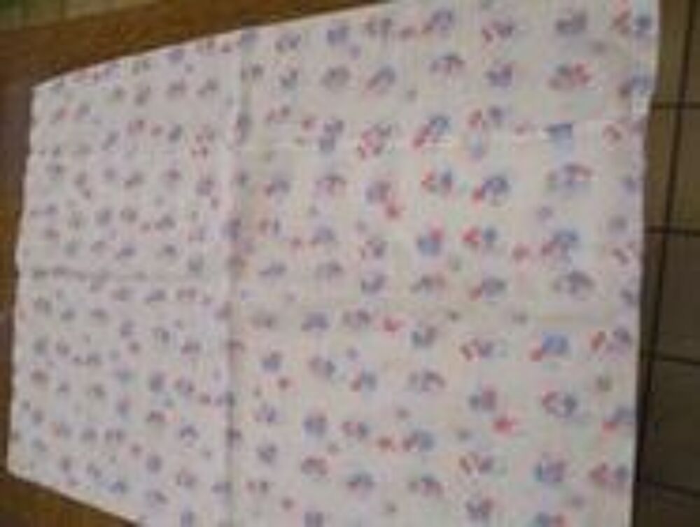 le lot = Deux draps fleuris landau ou petit lit = 5 euros Décoration