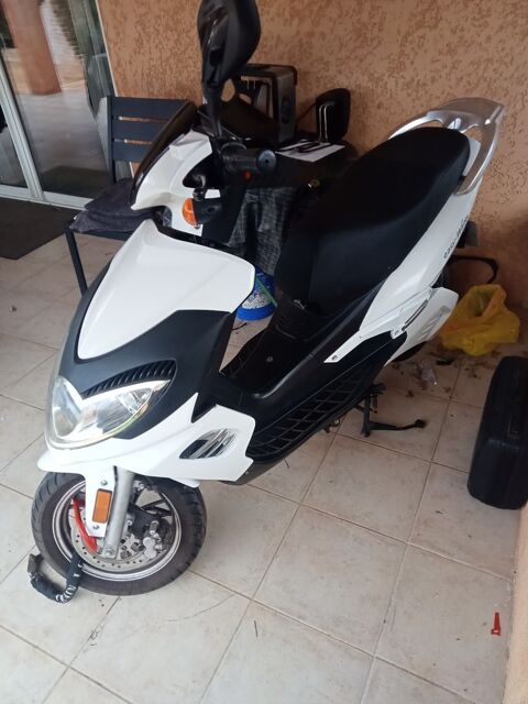 Scooter DIVERS 2021 occasion Saint-Maximin-la-Sainte-Baume 83470