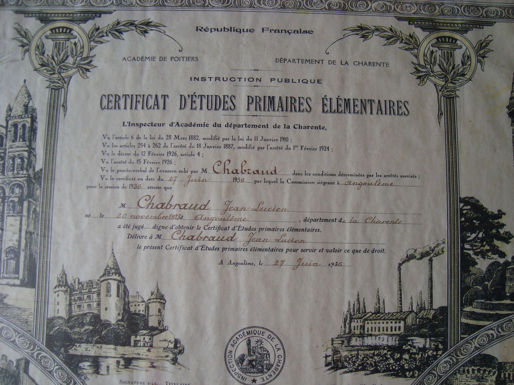 Cadre en bois avec Dipl&ocirc;me certificat d &eacute;tude primaire .
