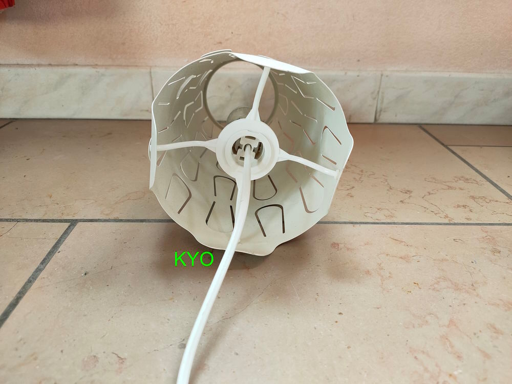 Lampe chevet &agrave; poser, abat-jour ajour&eacute; blanc m&eacute;tal cylindre Décoration