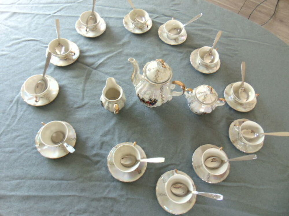 Service &agrave; caf&eacute; en v&eacute;ritable porcelaine ? Italie ? Ann&eacute;es 195 Cuisine