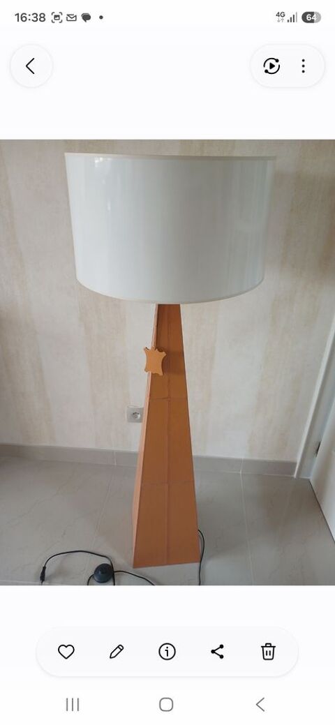 Lampadaire en cuir près de Thionville. 90 Thionville (57)