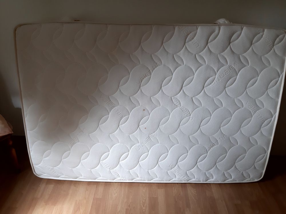 Sommier et/ou matelas. Meubles