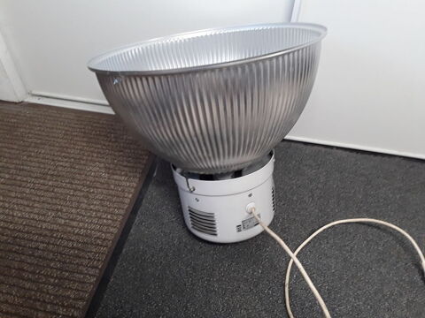 Une lampes industrielles 100 Gometz-la-Ville (91)