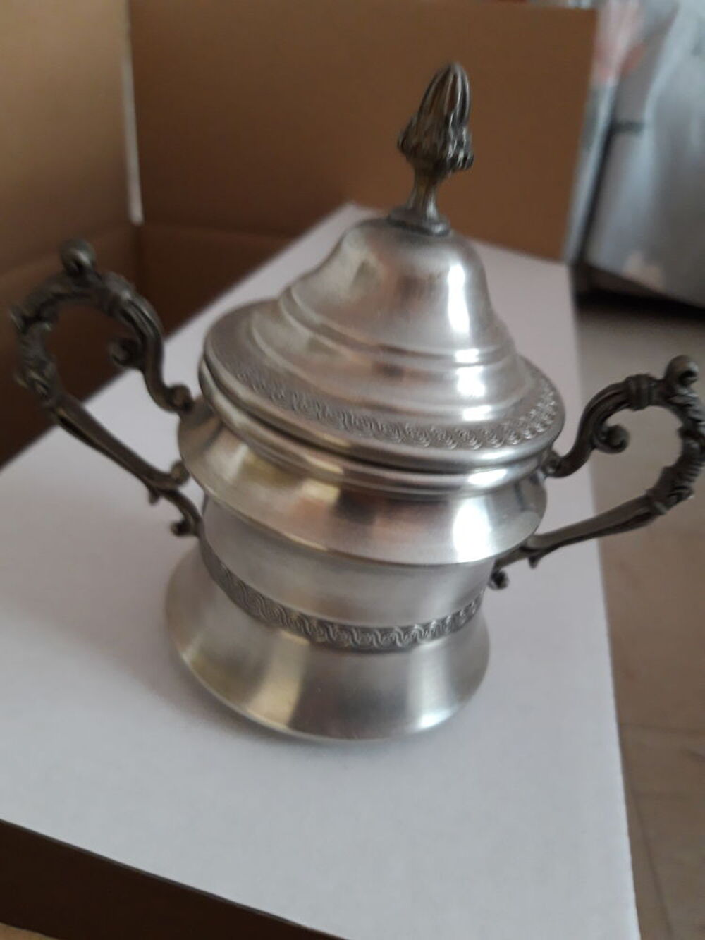 Service &agrave; caf&eacute; en &eacute;tain Cuisine
