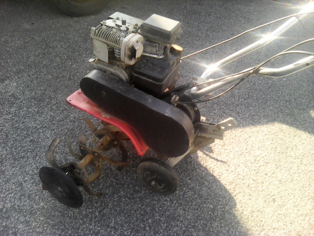 Motobineuse briggs et stratton Jardin