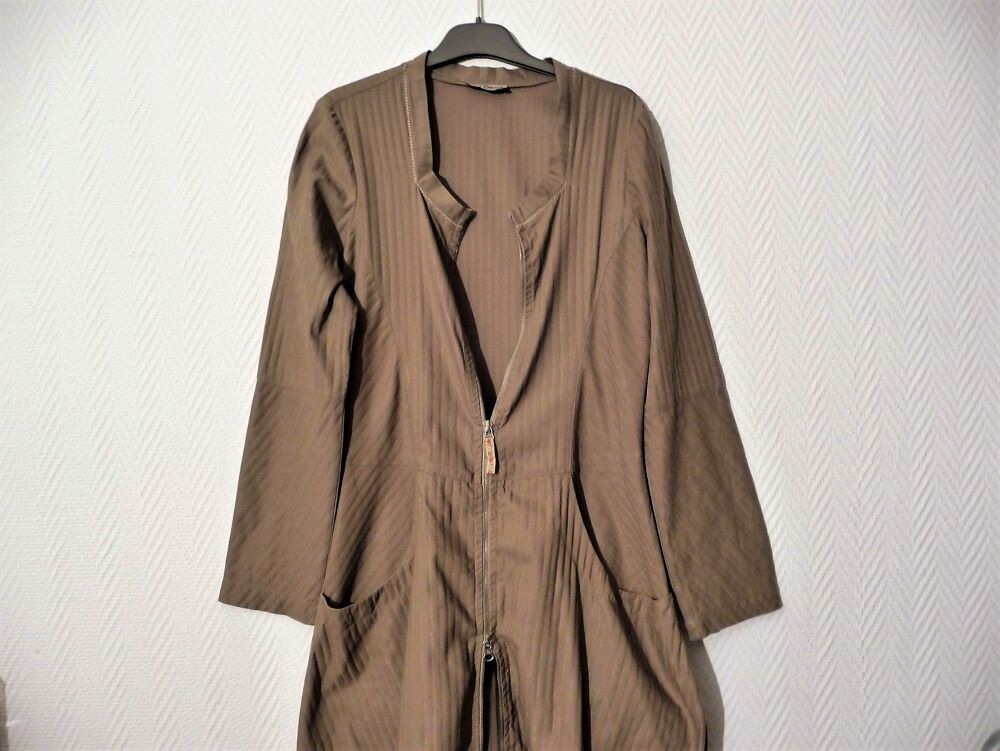 Veste Cintr&eacute;e Longue et L&eacute;g&egrave;re Beige &agrave; Manches Longues- Deca Vêtements