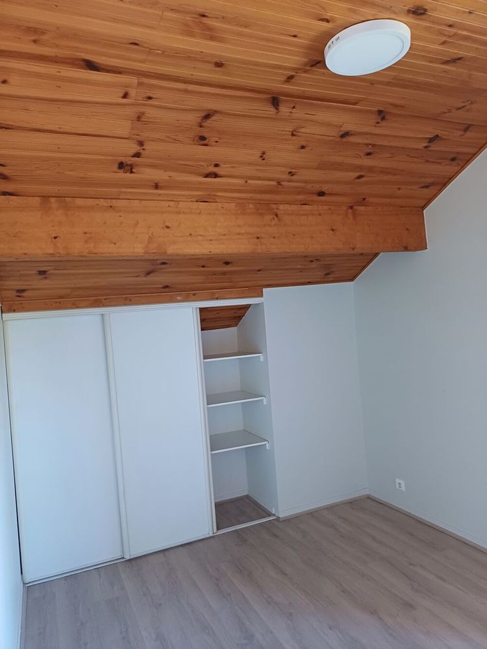 Vente Appartement surface totale de 112.80 m2 dont 37 m2 habitable Amendeuix-oneix