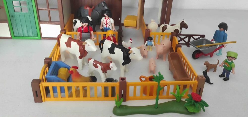 Playmobil Grande Ferme r&eacute;f: 6120 avec enclos modulable. Jeux / jouets