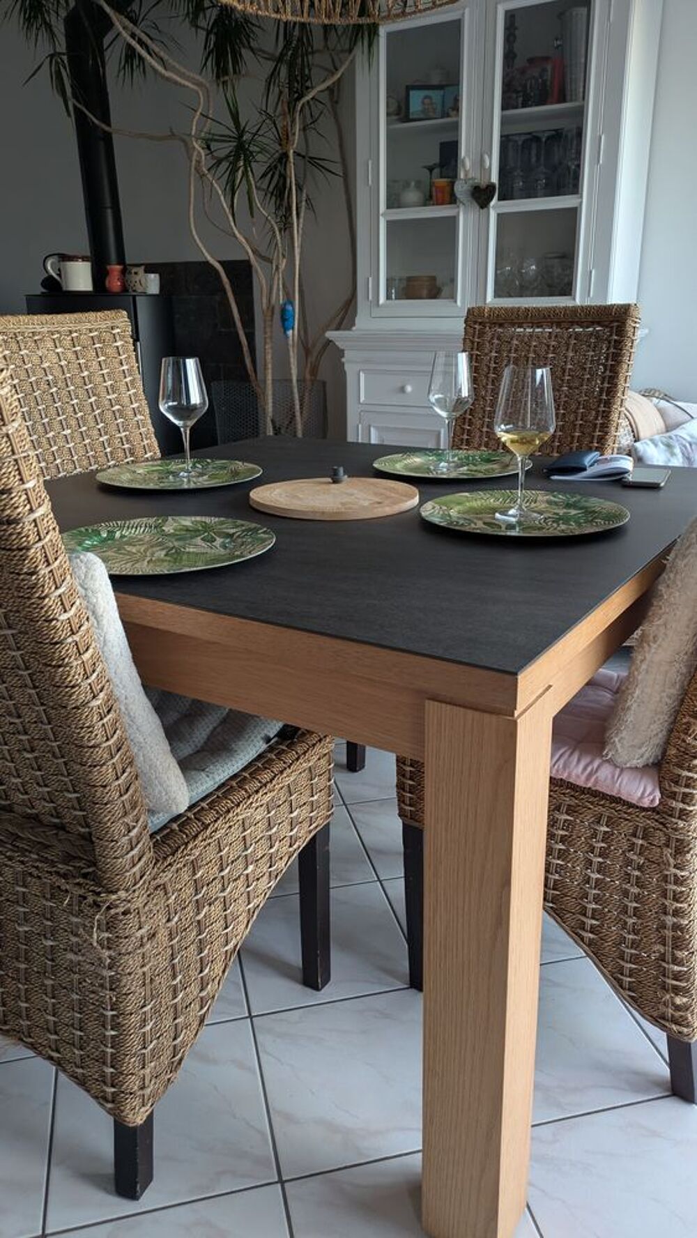 Table haut de gamme 
Meubles