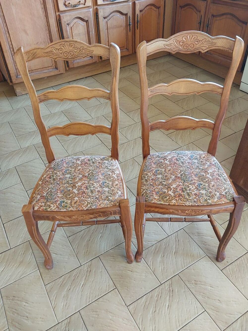 2 chaises en bois et tissu Meubles