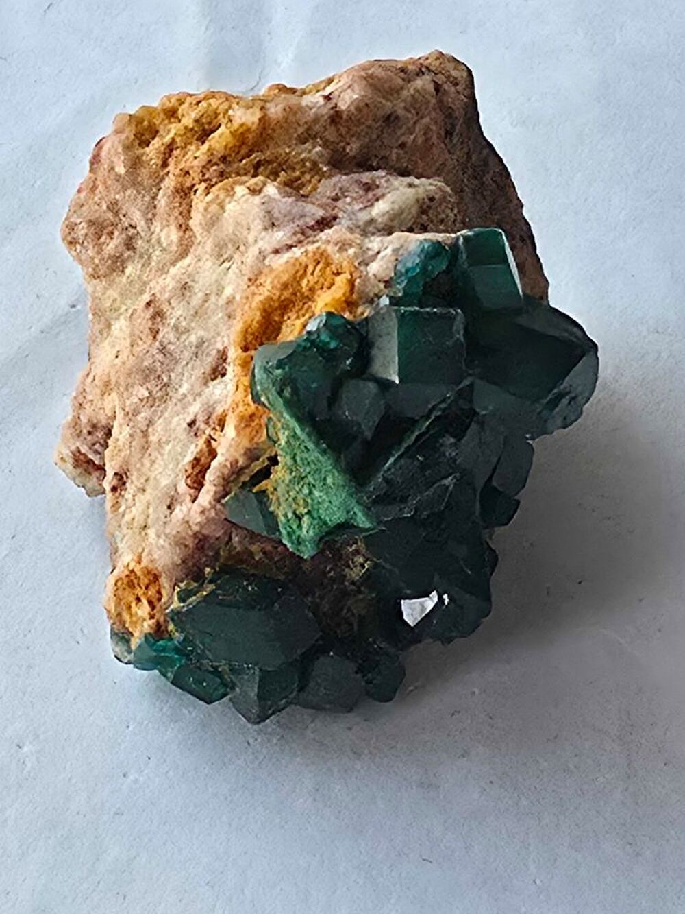 Dioptase sur Gangue du Katanga RDC-Sp&eacute;cimen de Collection 39g 