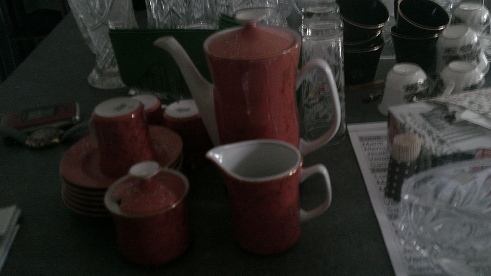 service &agrave; caf&eacute; en porcelaine rouge Décoration