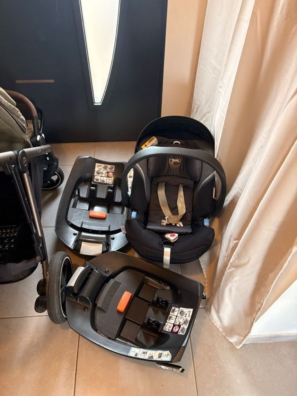 Poussette double marque Cybex gazelle S Pu�riculture