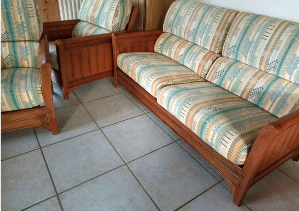 Canap&eacute; et 2 fauteuils en ch&ecirc;ne massif et tissu. Meubles