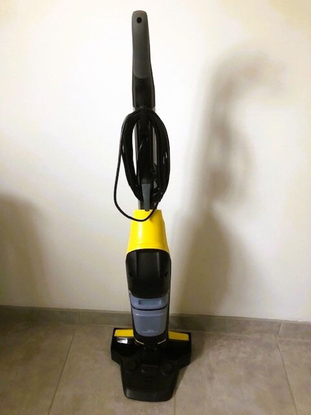 Aspirateur laveur Karcher - 3 utilisations - comme neuf Electroménager