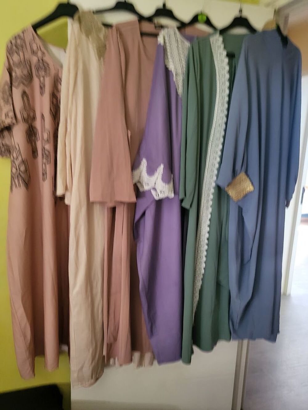 Tenues pour femme quasi neuve Vêtements