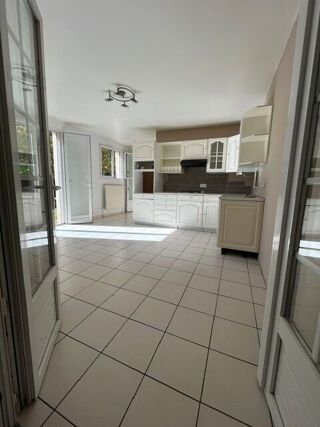 Location Maison ? Belle maison familiale de 189 m² ? Saint-Armou Saint-armou