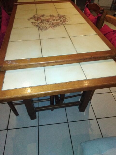 5 chaise et une très belle table de cuisine 100 Frontignan (34)
