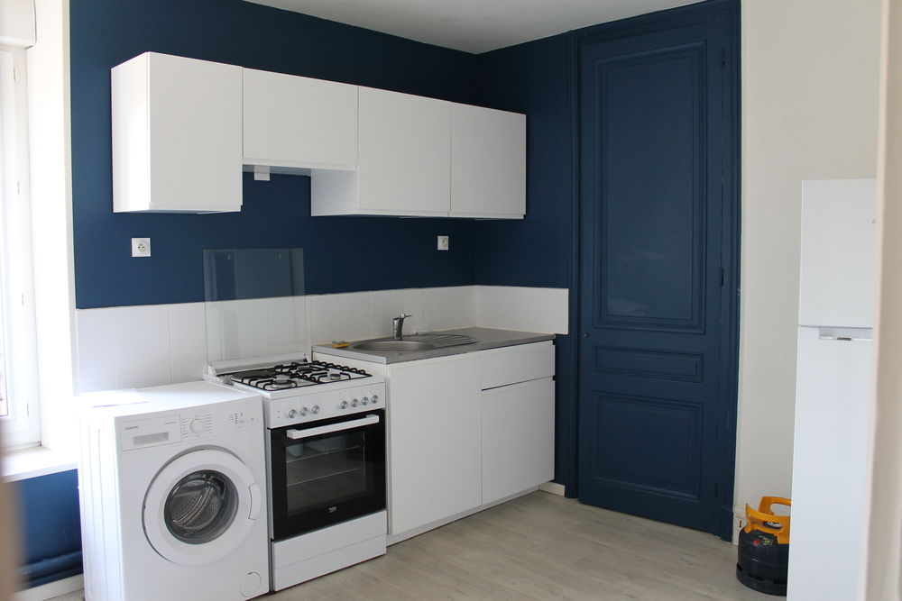 Location Appartement F1 :   33m2    2 ème étage 
1 chambre
cuisine équipée Saint-fons