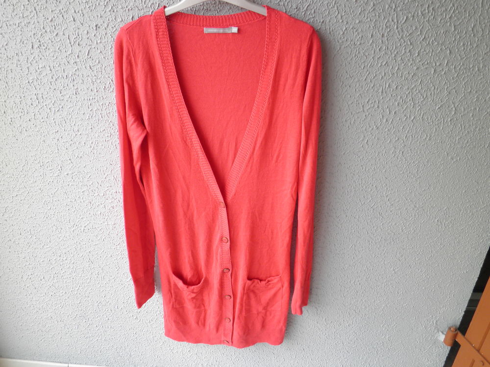 gilet long &agrave; bouton Vêtements