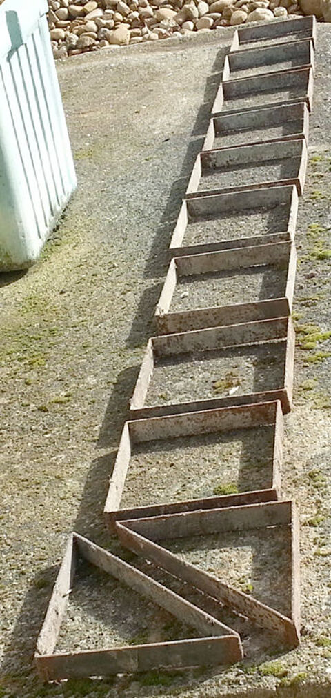 Lot de 11 moules de coffrage de dalles carres en mtal 69 Saint-Clair-sur-Galaure (38)