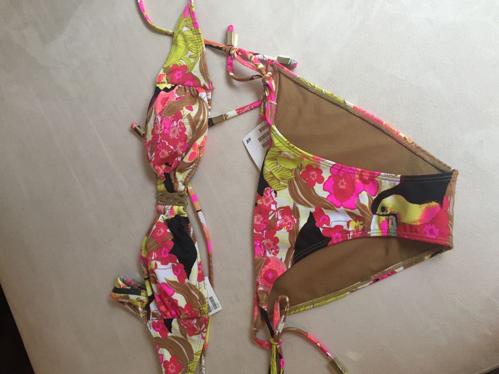 Maillot de bains neuf
Vêtements