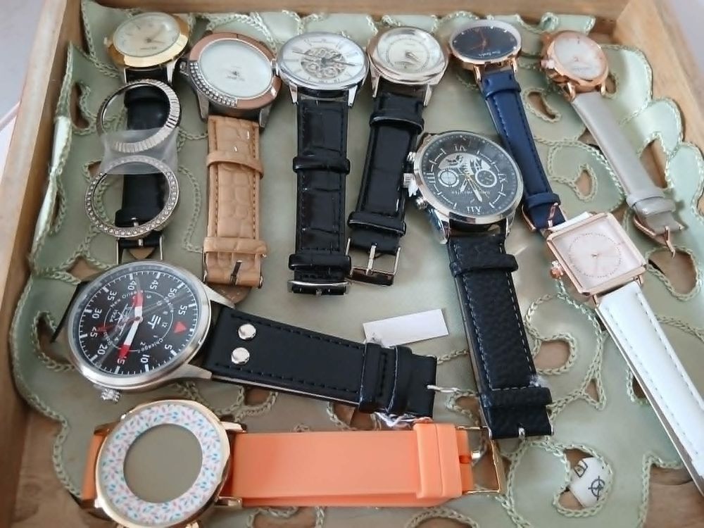  Dix montres valeur+ coffret bois vitr&eacute; de valeur N&deg;1347 Bijoux et montres