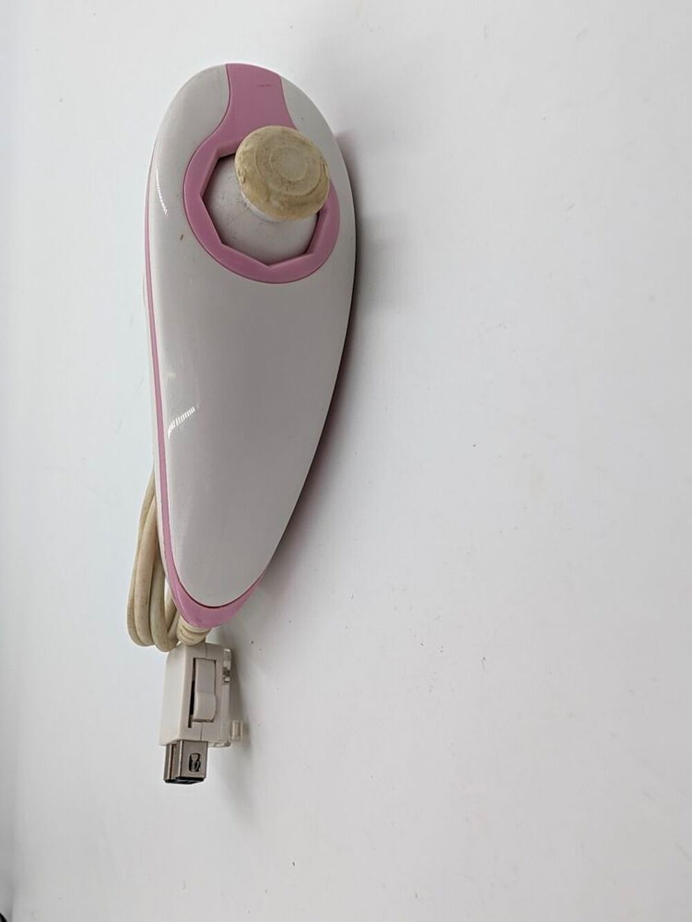 Accessoire Nintendo Wii manette Nunchuck blanche et rose Consoles et jeux vidéos