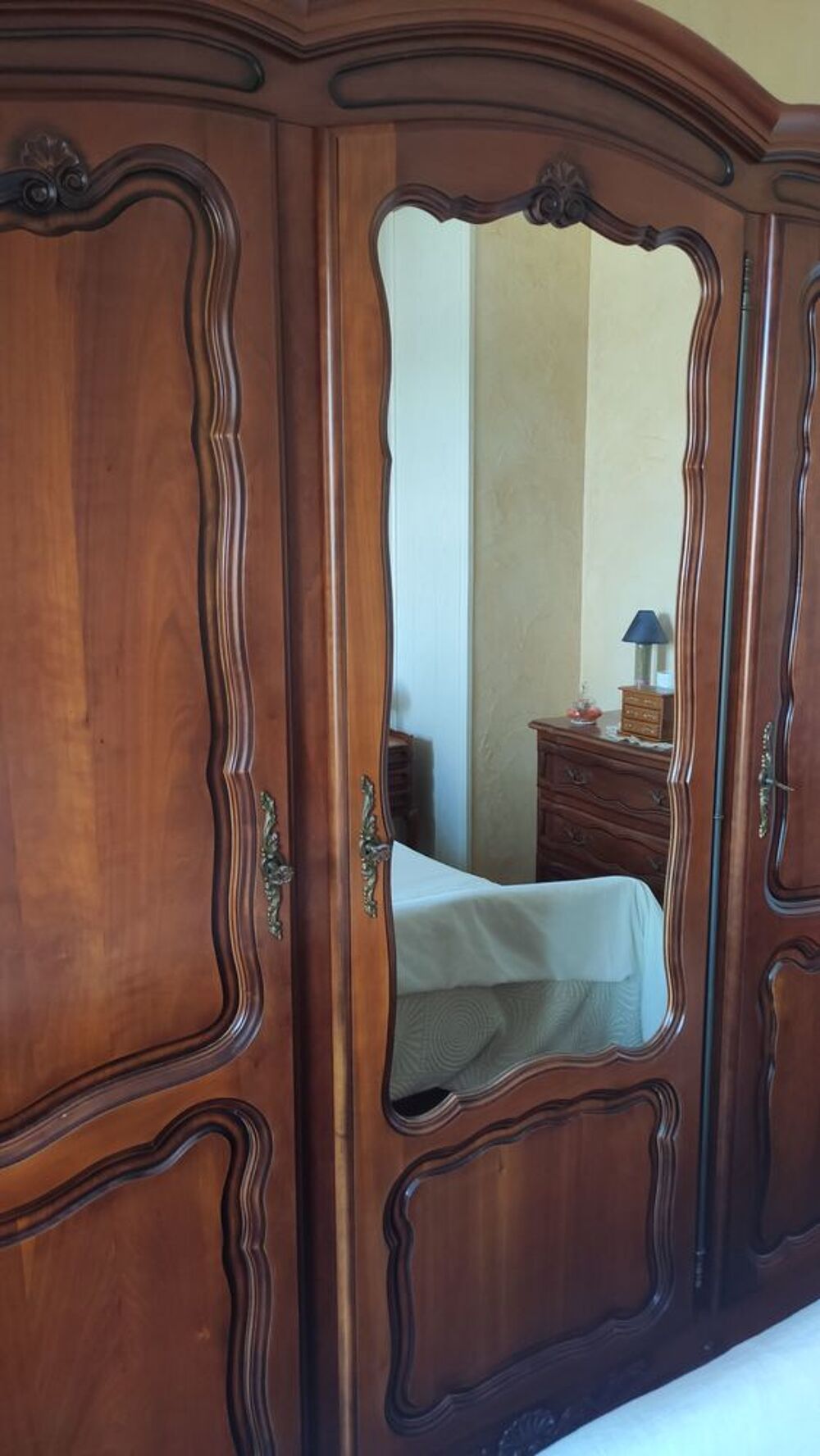 chambre &agrave; coucher en merisier Meubles