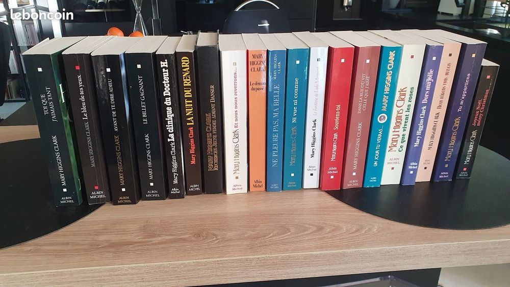 Lot de 20 livres de MARY HIGGINS CLARK Livres et BD