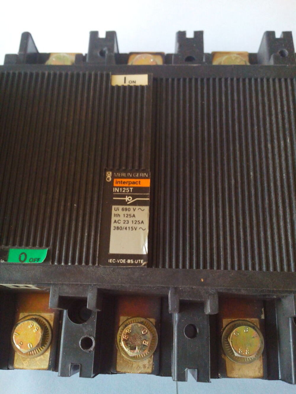 Disjoncteur Merlin Gerin IN125T 4P 125A Bricolage