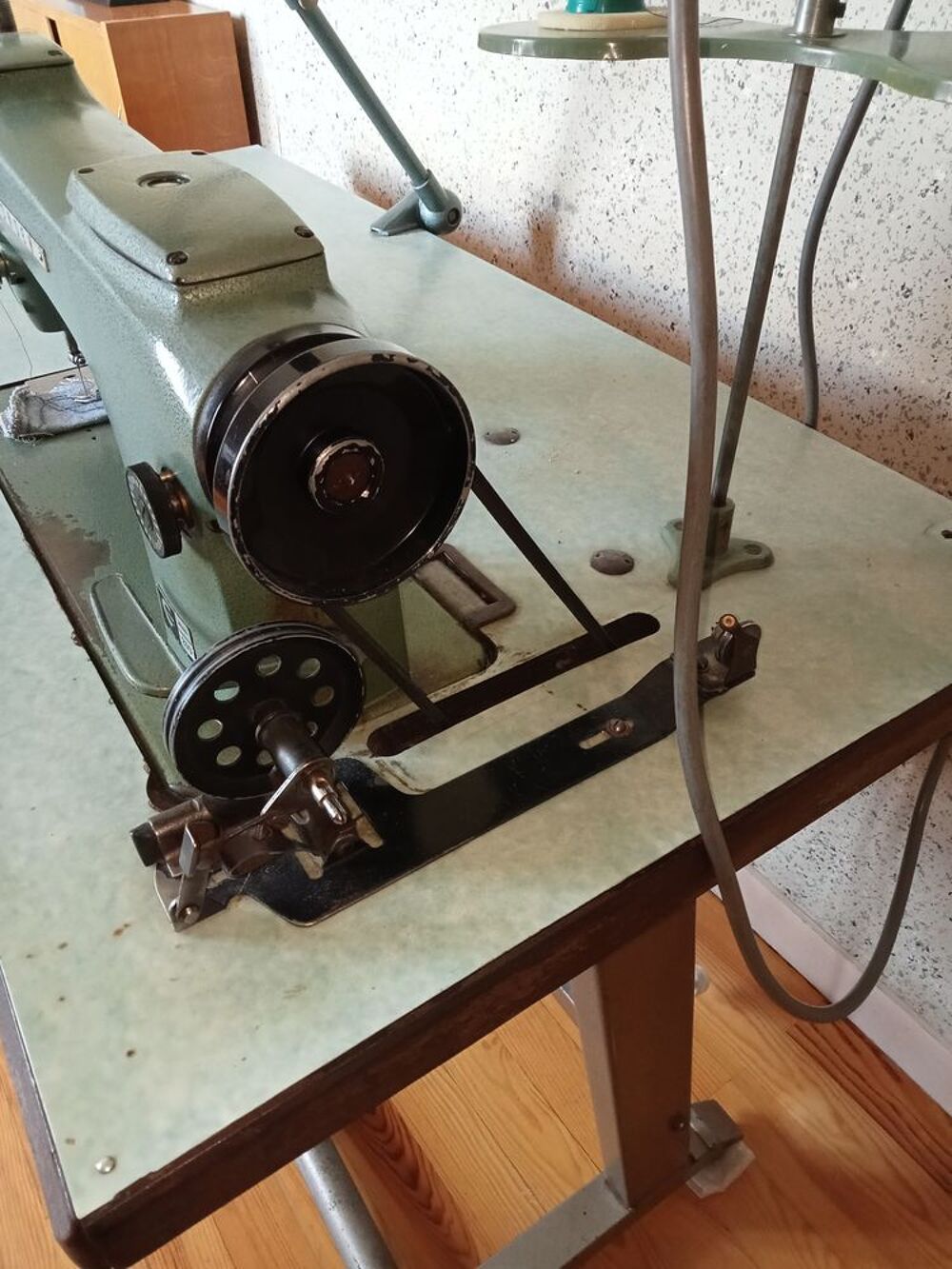 machine &agrave; coudre prof CONSEW MODEL 210 Electroménager