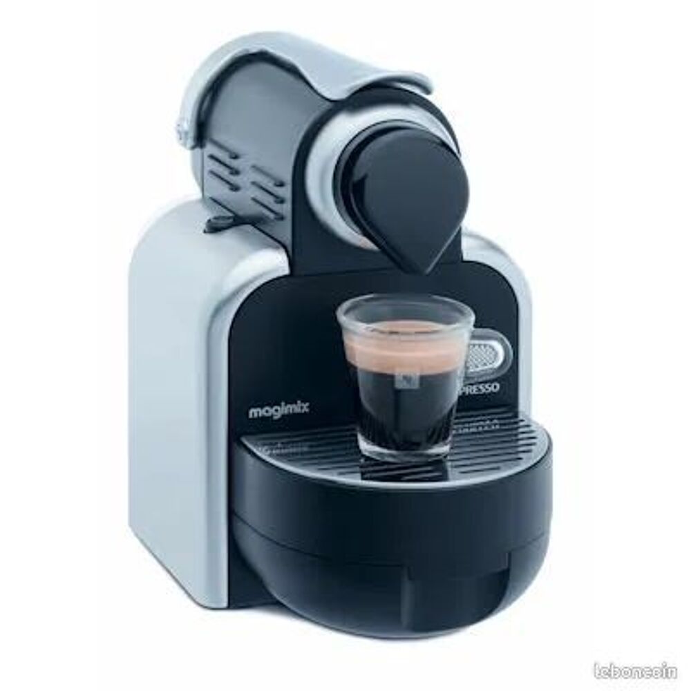 Machine &agrave; caf&eacute; Nespresso Magimix M100 Electroménager