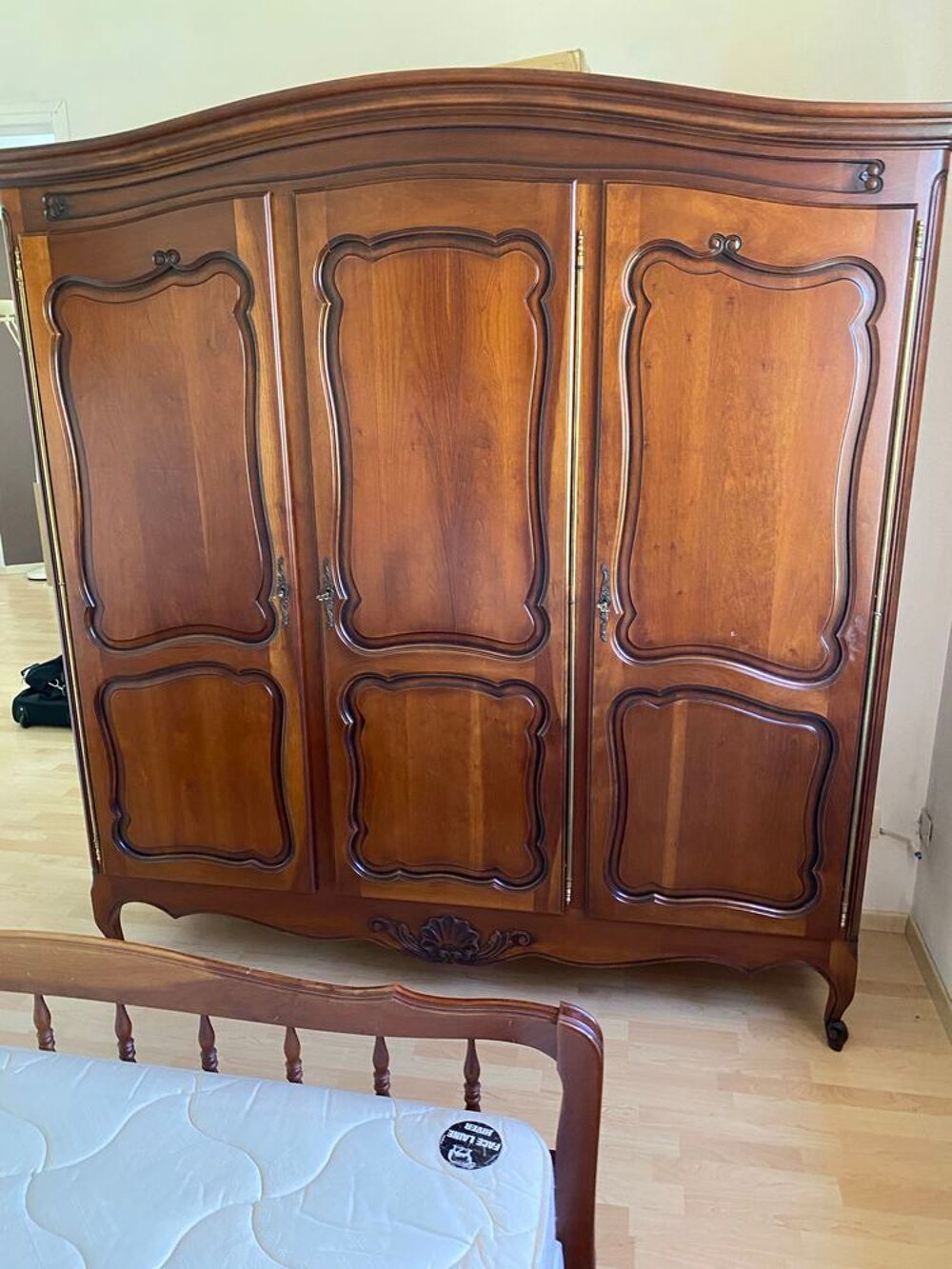 Chambre compl&egrave;te avec sommier + matelas 190x 140 Meubles