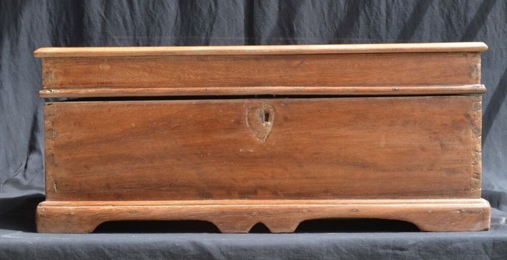 Grande malle africaine ancienne en bois d'iroko Meubles