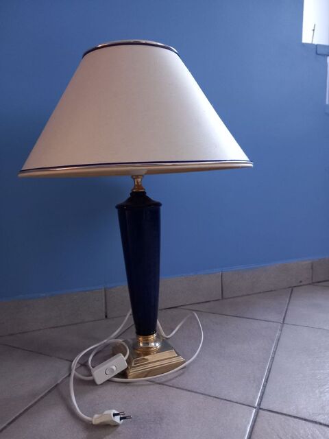2 lampes 10 et 15 � Nemours (77)