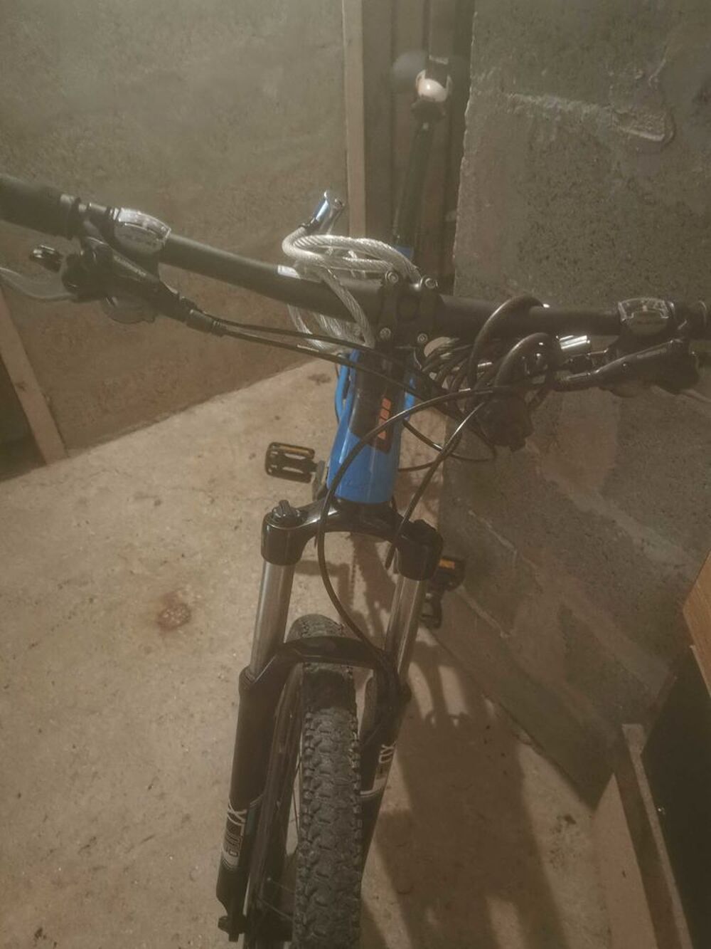 vtt 27,5 couleur bleue Sports