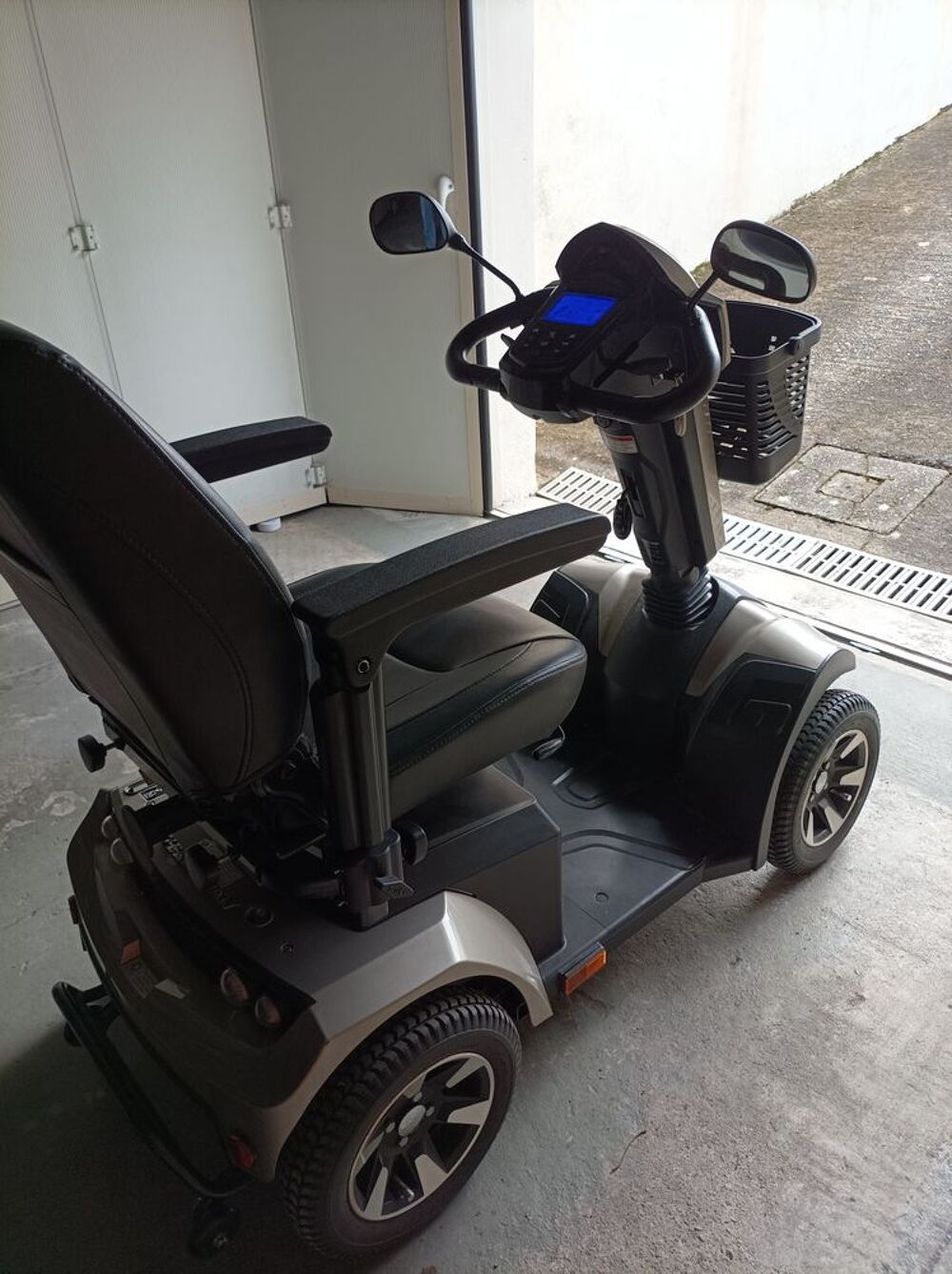Scooter &eacute;lectrique PMR Sports