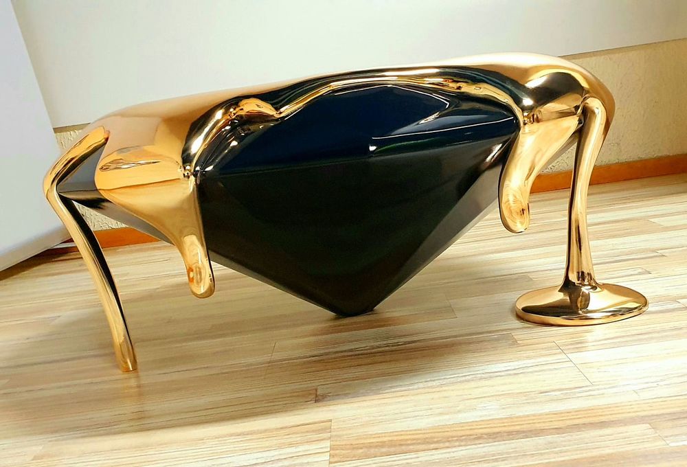Table basse taill&eacute;e en diamant Meubles
