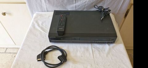 Combiné Samsung: magnétoscope et lecteur DVD/CD audio
Saint-Pierre-les-Étieux (18)