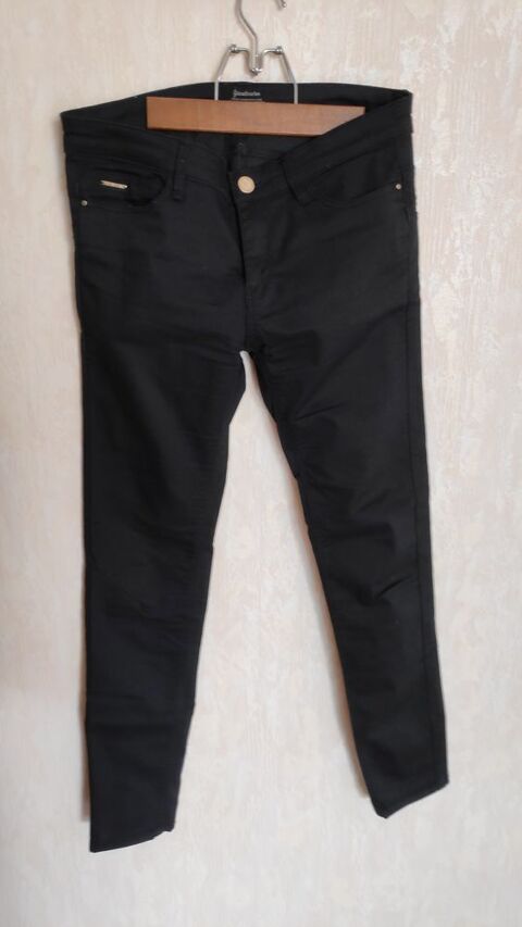 Pantalon noir STRADIVARIUS 12 Angers (49)