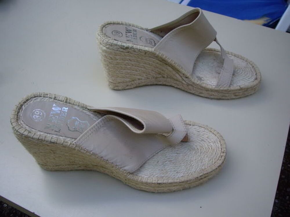 Espadrilles entredoigts Beige talons compens&eacute;s pt 39/40-4 € Chaussures
