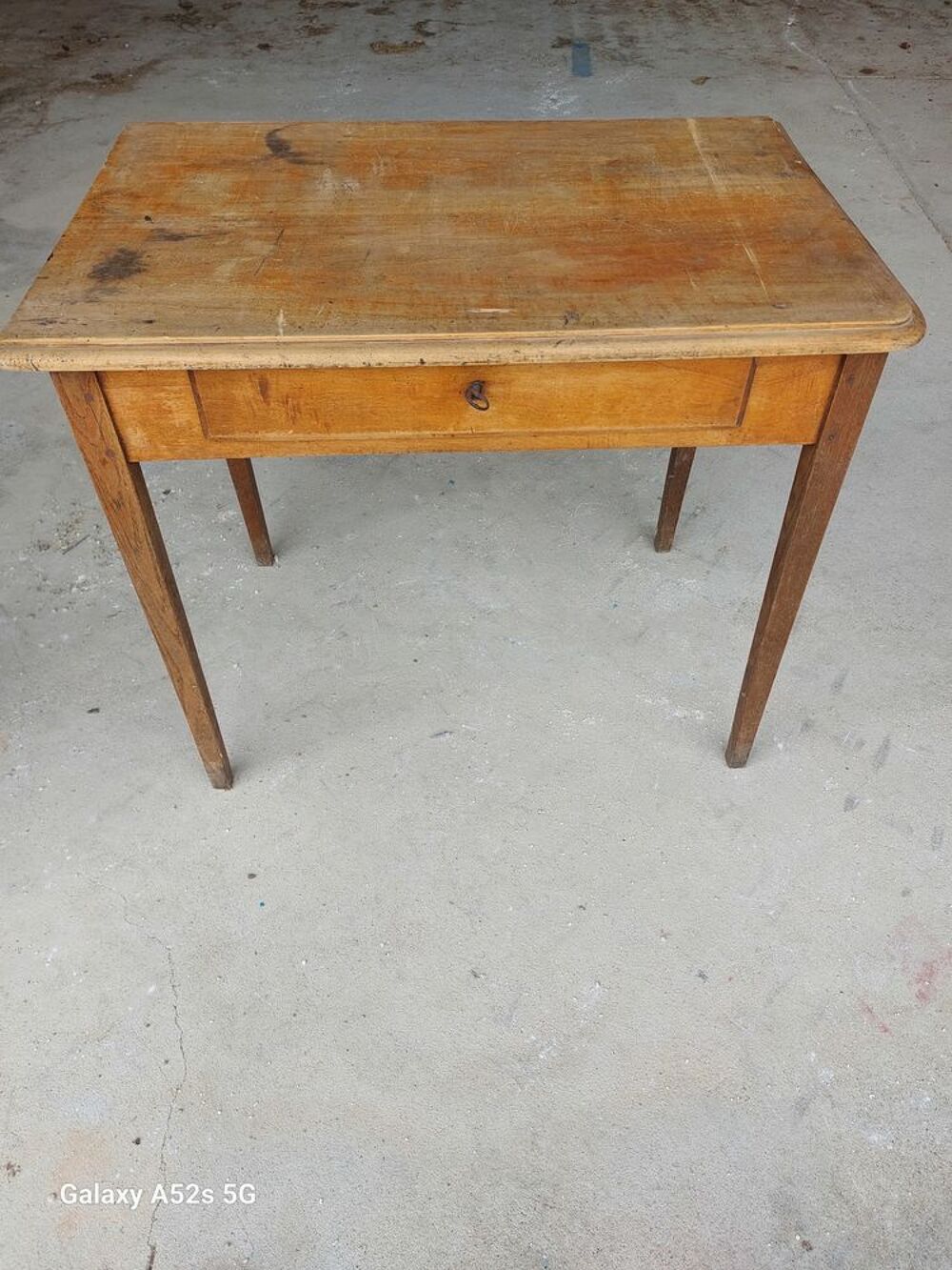 Petite table avec tiroir L85 cm l 55 cm H 73cm Meubles